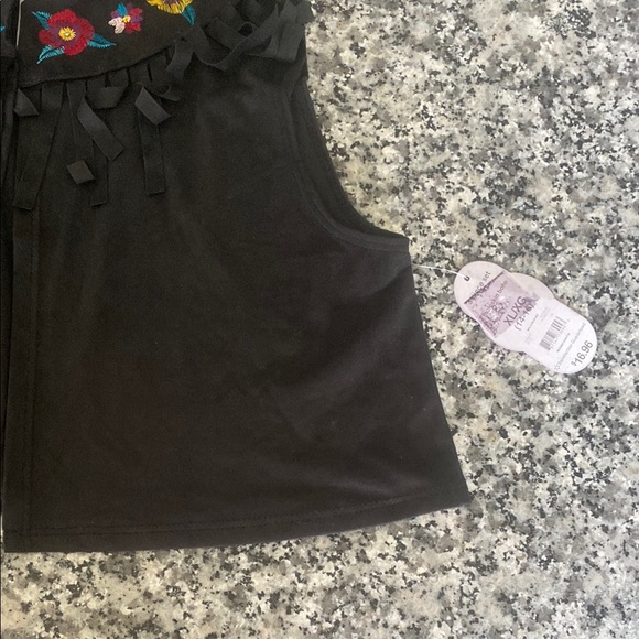 NWT Wonder Nation Embroidered flower collar cropped faux suede fringed vest - Picture 3 of 9